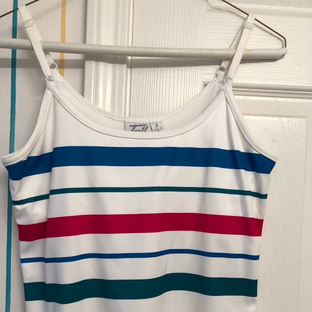 Tail tennis top